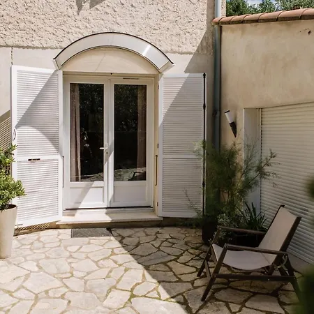 Au * Nimes